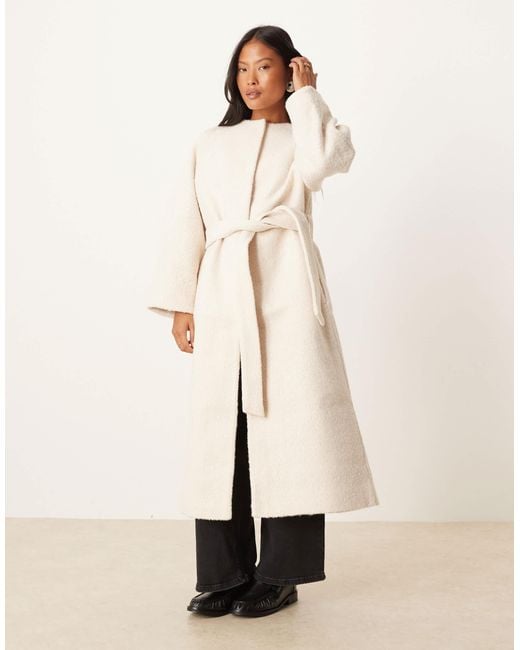 ASOS Natural Asos design petite – kragenloser, eleganter longline-mantel aus bouclé
