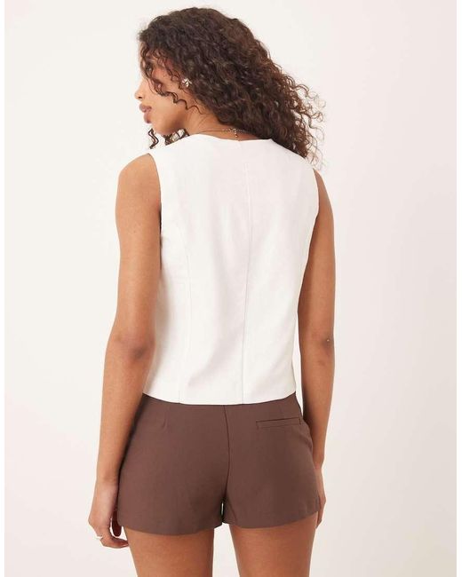 Top Sin Mangas Con Lazada Delantera De Abercrombie & Fitch de color Brown