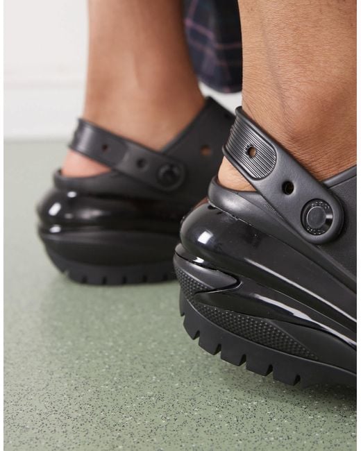CROCSTM White Mega Crush Sandals