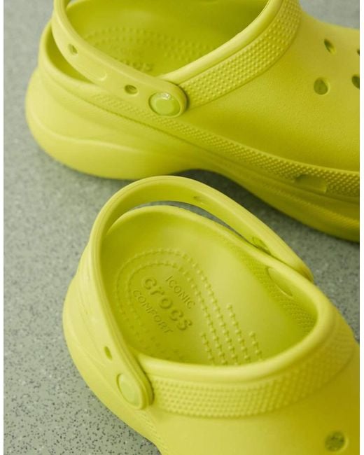 Zuecos Kiwi Bae De CROCSTM de color Green