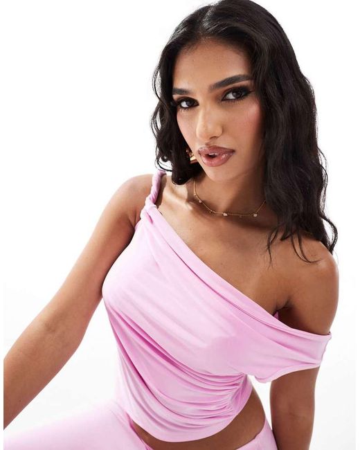 ASOS Top Van Gladde Stof Met Blote Schouders En Gedraaid Detail in het Pink