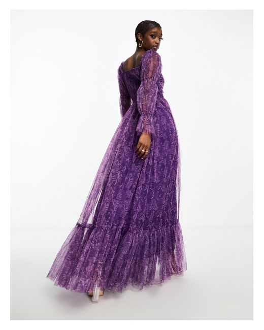 Vestido largo morado con mangas abullonadas y estampado floral LACE & BEADS de color Purple
