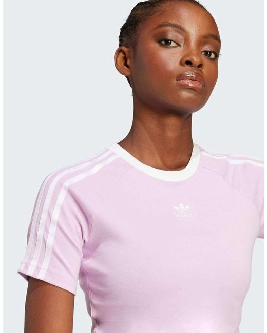 Camiseta Rosa Con Diseño Encogido Y 3 Rayas De Adidas Originals de color White