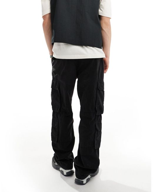 Pantaloni cargo multitasche neri a fondo ampio di Pull&Bear in Black da Uomo