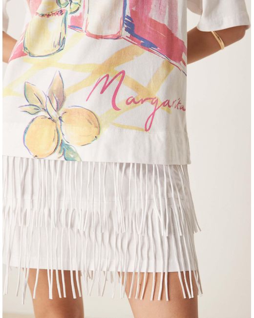 ASOS White – kurzes bedrucktes t-shirt-kleid mit fransen