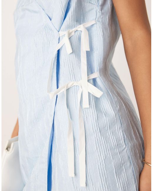 Robe courte à nœuds contrastants Ghospell en coloris Natural