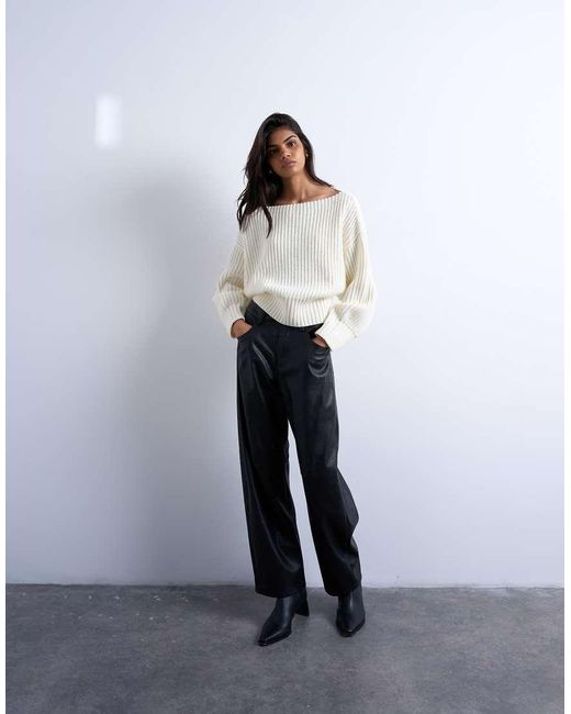 Jersey Blanco Con Cuello Barco De Punto De TOPSHOP de color White