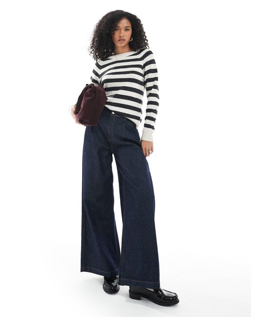 Pull rayé en maille à encolure ronde - crème et noir Vero Moda en coloris White