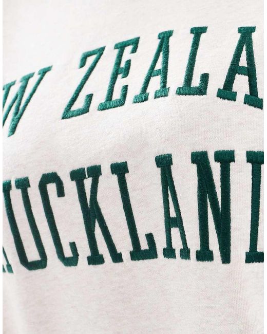 Sudadera Color Avena Jaspeado Con Diseño Gráfico "Auckland" Bordado De Asos Design Curve-Marrón ASOS de color White