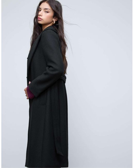 Manteau long avec détails en fausse fourrure Stradivarius en coloris Black
