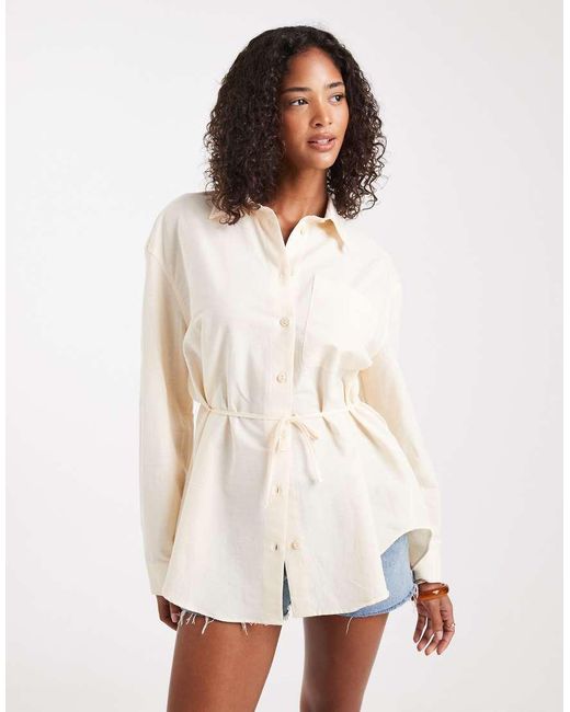 Camisa Amarillo Pastel Extragrande Con Cintura Entallada De Miss Selfridge de color White