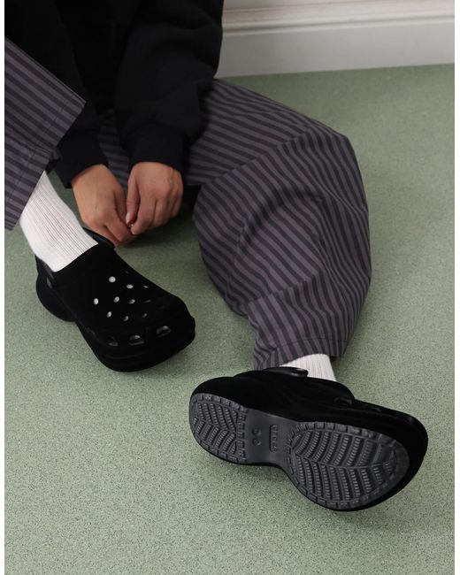 Bae - sabots en velours à semelle plateforme CROCSTM en coloris Black