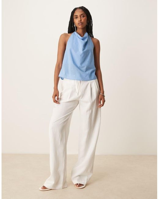 Top Azul Tenue Con Cuello Halter, Tachuelas Y Lazada En La Espalda De -Verde Mango de color Blue