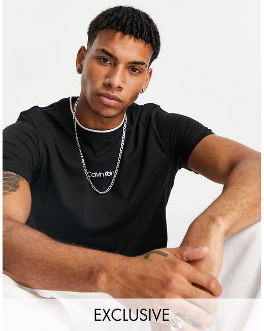 Camiseta negra con logo pequeño central en el pecho Calvin Klein de hombre de color Black