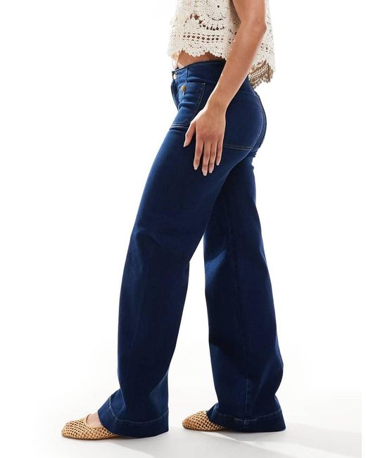 Madeline di ONLY in Blue