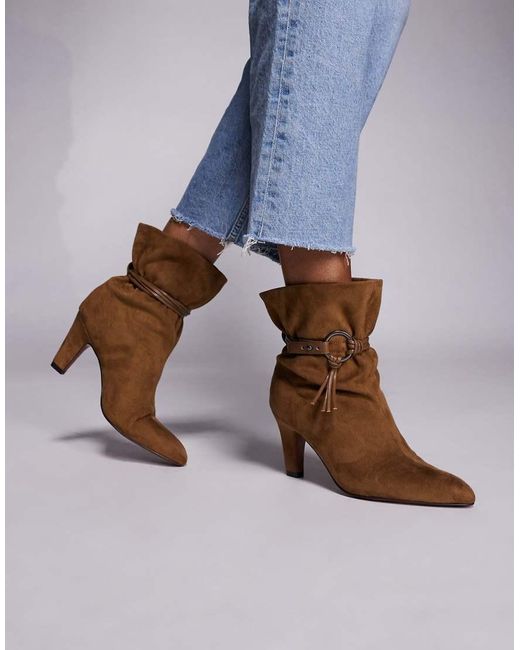 Botines Color Topo De Tacón Con Diseño Fruncido De Antelina Emil De -Neutro ASOS de color Blue