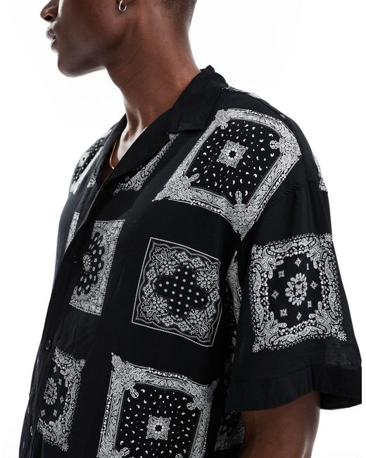 Camicia oversize nera con stampa foulard e rever di ADPT in Black da Uomo