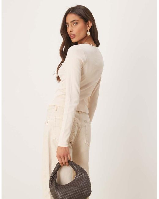 ASOS Geribbelde Top Met Lange Mouwen, Kant En Knopen in het Natural