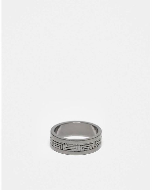 Anello A Fascia Color Canna Di Fucile Con Onda Greca Incisa di ASOS in White da Uomo