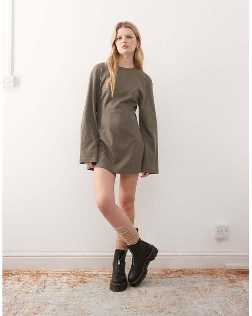 Vestido Corto Verde Oliva Apagado De Manga Larga Con Cintura Entallada De Monki de color Natural