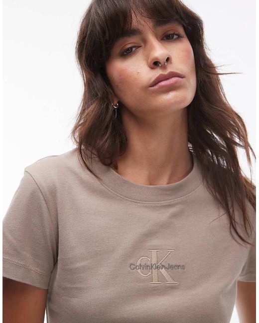 Calvin Klein Smal T-Shirt Met Monologo in het Brown