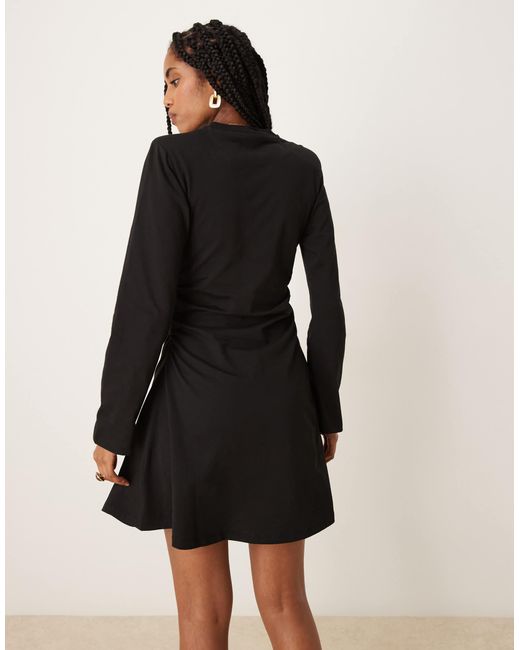 ASOS Black – langärmliges, lässiges, tailliertes minikleid