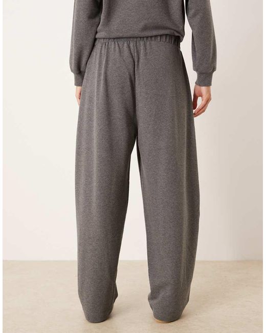 Jogger De Talle Bajo Y Pernera Barrel Con Detalles Plisados (Parte De Un Conjunto) ASOS de color Gray