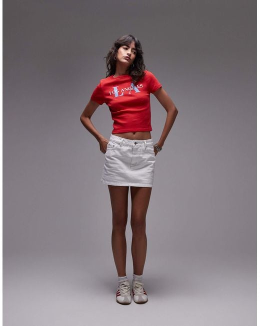T-shirt rétréci avec imprimé los angeles en relief TOPSHOP en coloris Red