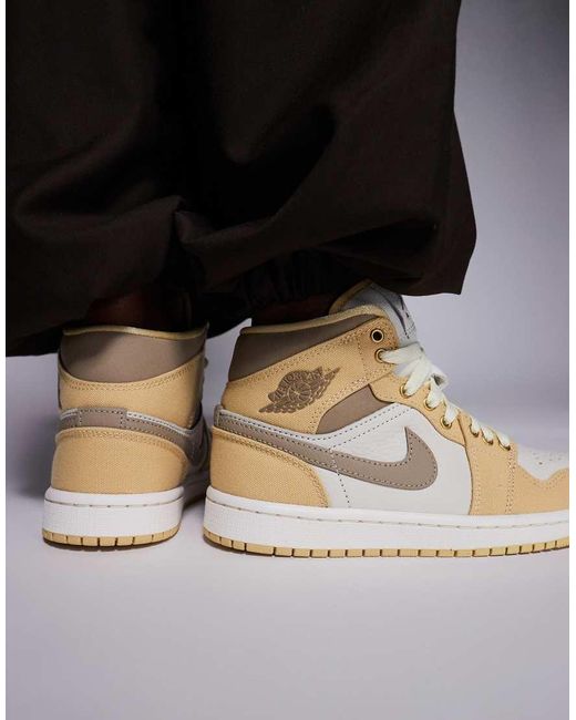Nike di Nike in Metallic