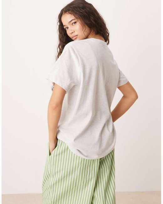 Camiseta Gris Hielo Jaspeado De Corte Estándar Con Estampado Gráfico De Tulipanes Y Texto "Amsterdam" De ASOS de color White