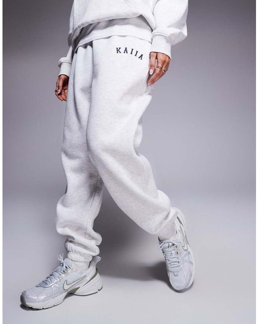 Kaiia Joggingbroek Met Geborduurd Logo En Aansluitende Boorden in het Blue