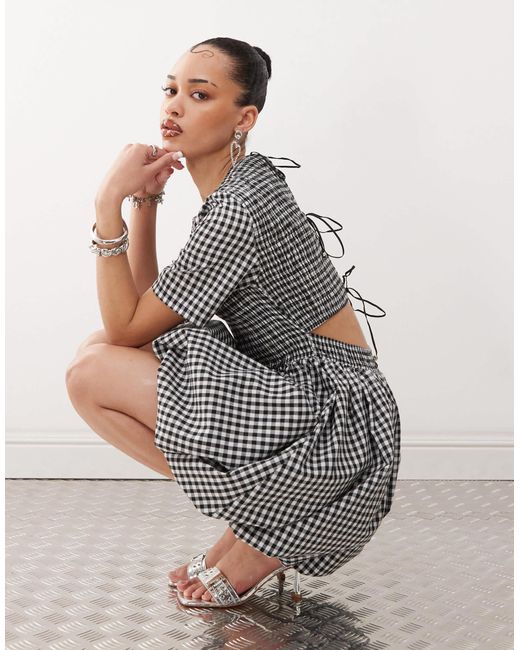 Amy Lynn Gray – gesmoktes minikleid mit schößchen, bindebändern hinten und vichykaromuster