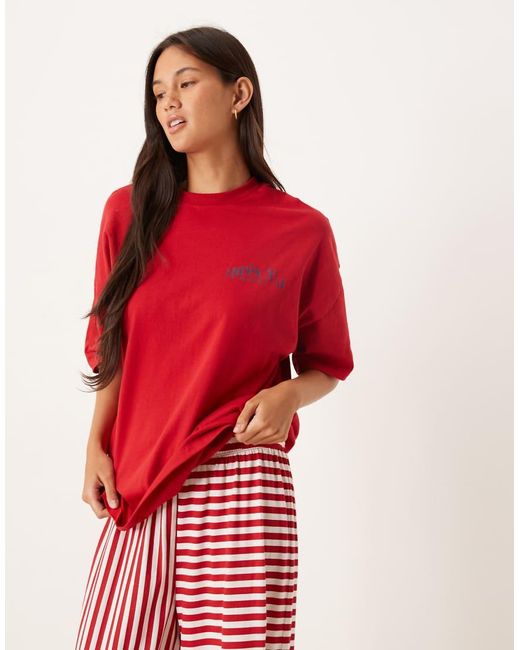 Pigiama Oversize Con Stampa "Après Ski" Composto Da T-Shirt E Pantaloni A Fondo Ampio di ASOS in Red