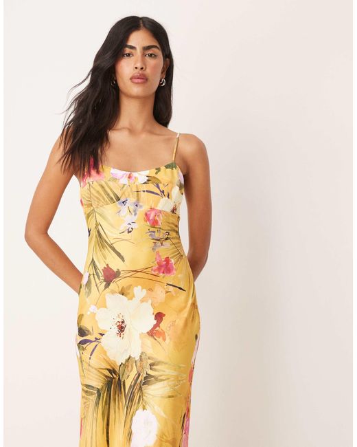 Asos desing - robe longue en satin à bretelles avec imprimé fleurs tropicales et coutures apparentes sur le buste ASOS en coloris Natural