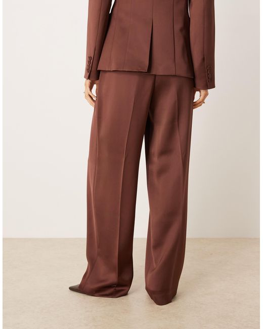 Mango Brown – gilda – elegante hose aus satin