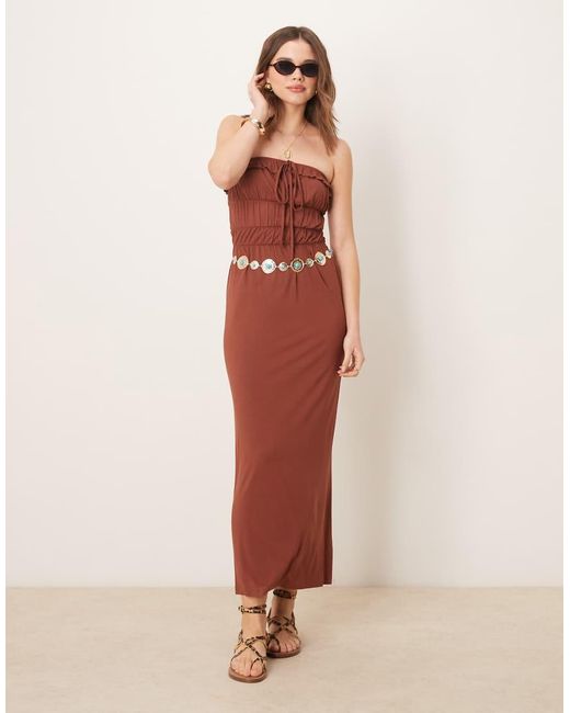 Vestito Lungo A Fascia Color Ruggine Con Vita A Balze E Volant di ASOS in Pink