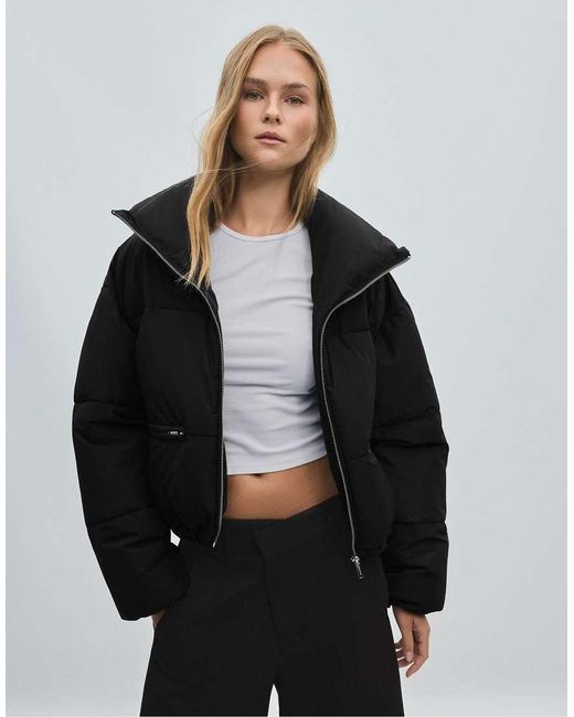 Stradivarius Hoogsluitend Cropped Jack in het Black
