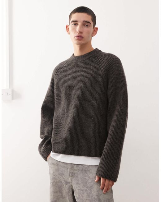 Pull bicolore en laine mélangée côtelée avec manches raglan - taupe foncé/noir Weekday pour homme en coloris Black