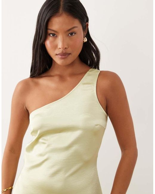 Vestido Largo Verde Asimétrico De Satén Con Espalda Desbocada Y Falda De Chifón TFNC London de color White
