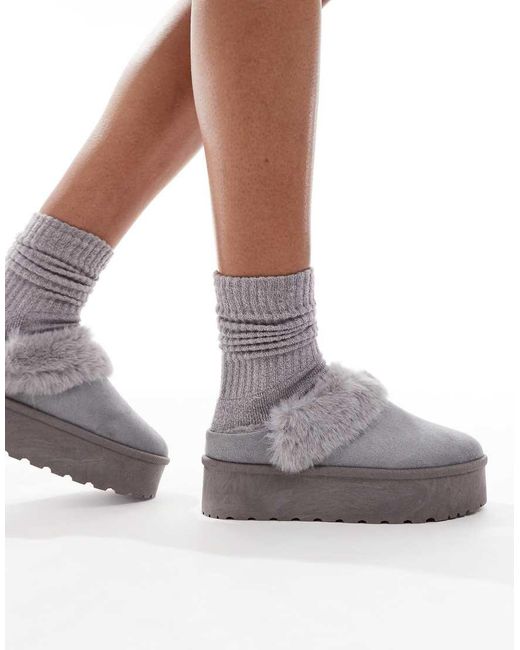 Mules Grises Con Plataforma Plana De Piel Sintética De SEQWL de color Gray