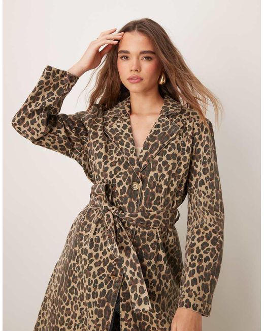 Chaqueta Vaquera De Corte Alargado Con Estampado De Leopardo De Never Fully Dressed de color Multicolor