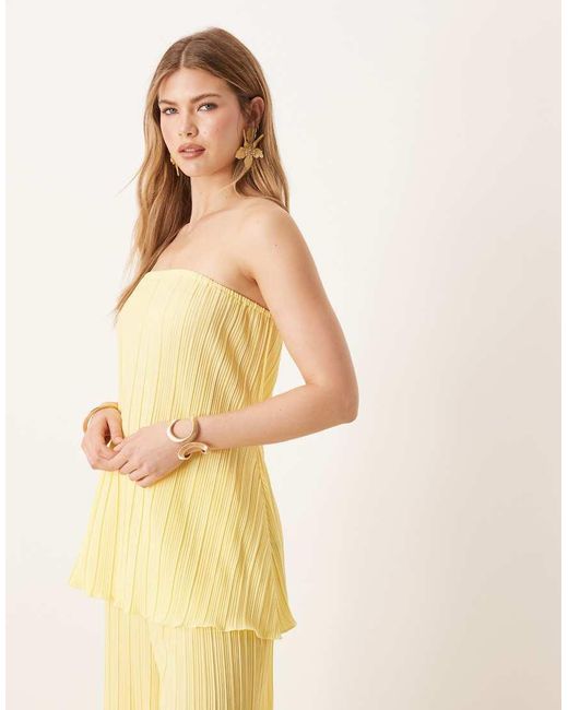 Top Amarillo Vainilla Plisado Con Escote Palabra De Honor Y Bajo Enrollado De (Parte De Un Conjunto) Y.A.S de color Natural