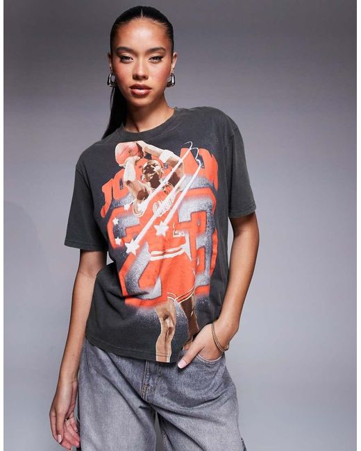 Camiseta Negra Y Roja Con Estampado Gráfico "23" De Nike de color Gray