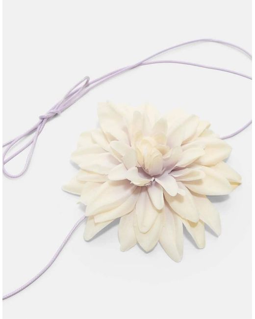 Stradivarius Choker Met Stoffen Bloem in het White
