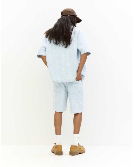 Chemise en denim à fleurs et manches courtes - indigo pâle Pull&Bear pour homme en coloris Blue