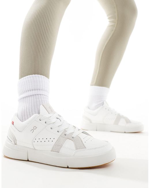 On Shoes White On The Roger Clubhouse Trainers