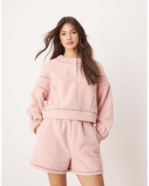 Ensemble sweat et short confort en micropolaire avec détails contrastants ASOS en coloris Pink