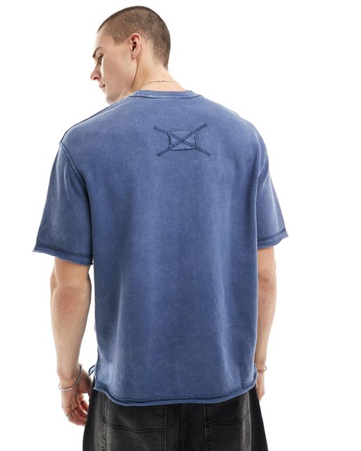 T-shirt slavato con bordi grezzi di Bershka in Blue da Uomo
