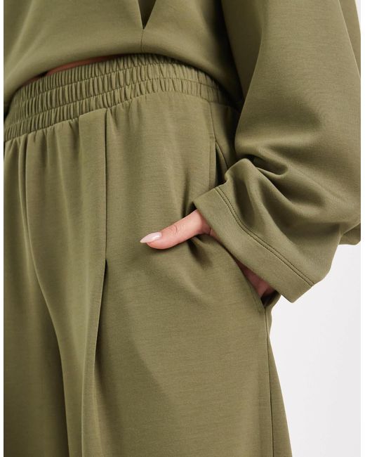 ASOS Green Supersoft Cupro Barrel Leg jogger Wit Seam Details