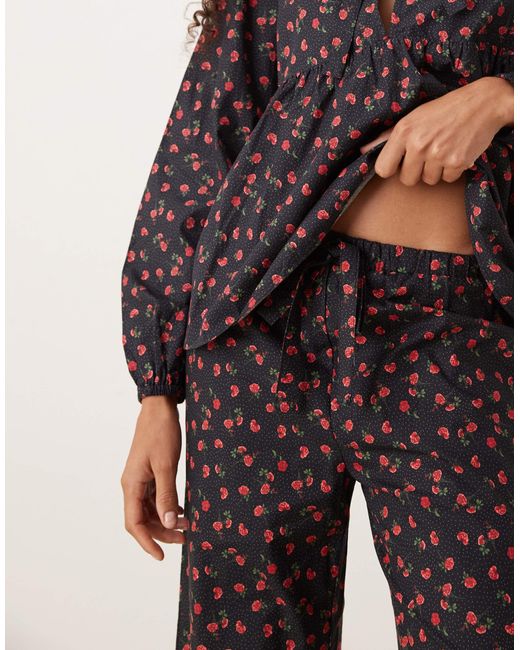 Glamorous Red – gerüschtes pyjamahemd und -hose